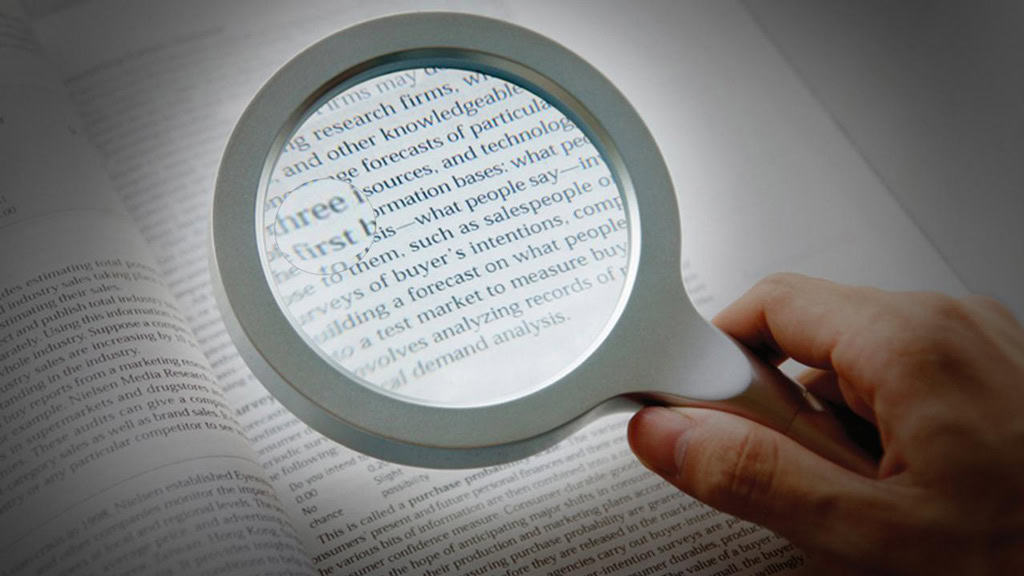 15405036 Förstoringsglas med 12 st LED läser bok. 2,5x förstoring och spot med 10x förstoring.