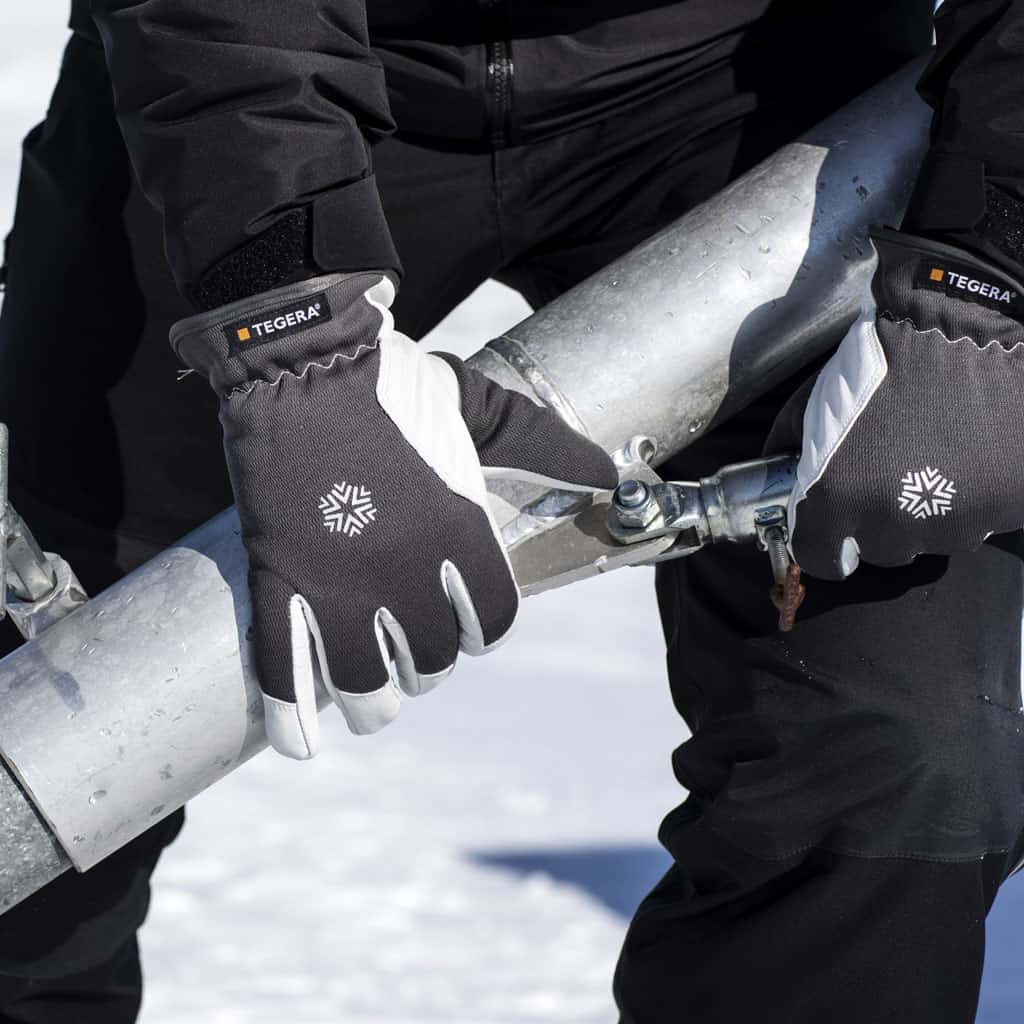 877792 vinterhandske tegera 7792 miljöbild vinterarbete rör