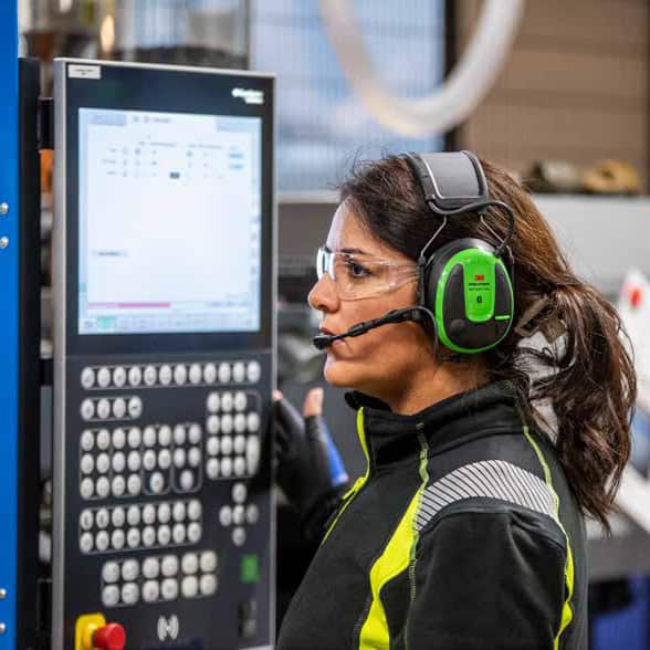 3M Hörselskydd 7100282733 Peltor WS alert XPV headset med Solcell in action